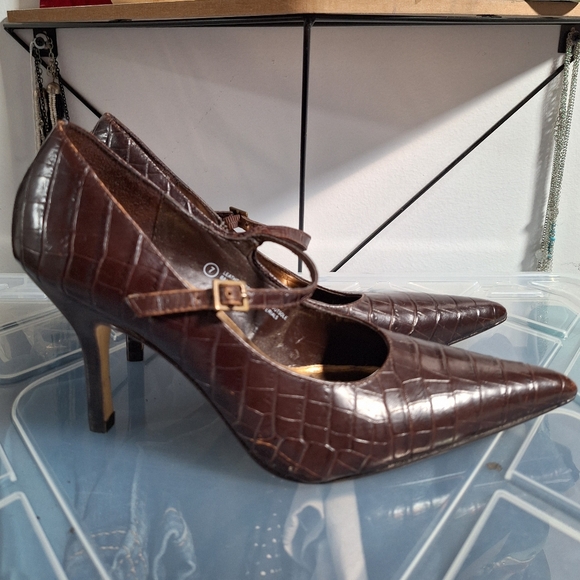 Issac Mizrahi Brown Leather Pumps with Adjustable Ankle Strap - Size 7 - Picture 7 of 8